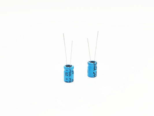 Le condensateur 100UF25V électrolytique bipolaire a non polarisé le condensateur électrolytique