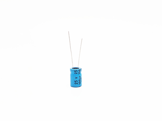 Le condensateur 100UF25V électrolytique bipolaire a non polarisé le condensateur électrolytique