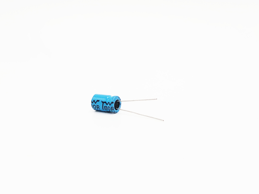 Le condensateur 100UF25V électrolytique bipolaire a non polarisé le condensateur électrolytique