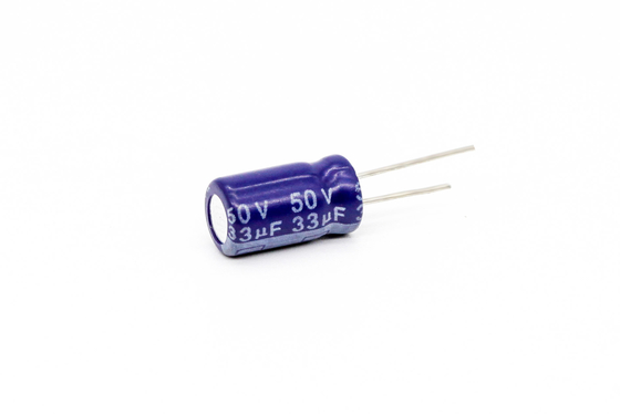 condensateur en aluminium à haute fréquence du condensateur miniature bas esr de 33uf50v 6.3x11