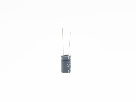 Type radial de condensateur miniature de 220UF50V 10X17mm