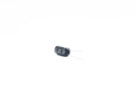 Type radial de condensateur miniature de 220UF50V 10X17mm
