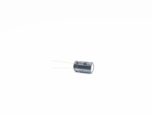 Type radial de condensateur miniature de 220UF50V 10X17mm