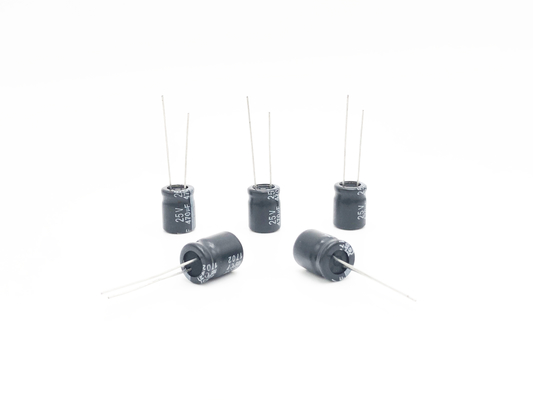 heures électrolytiques miniatures des condensateurs 470uf 25v de 10X13mm les 2000 chargent la vie