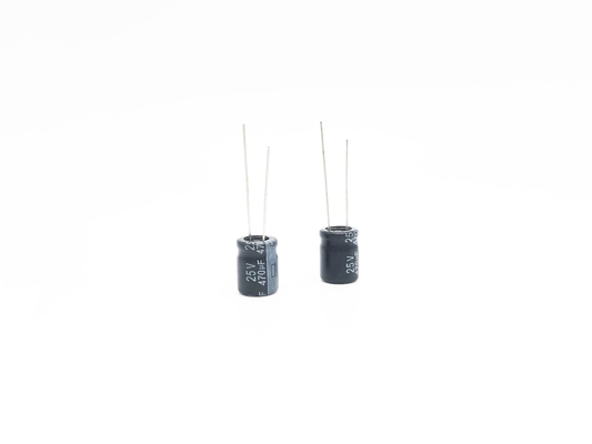 heures électrolytiques miniatures des condensateurs 470uf 25v de 10X13mm les 2000 chargent la vie