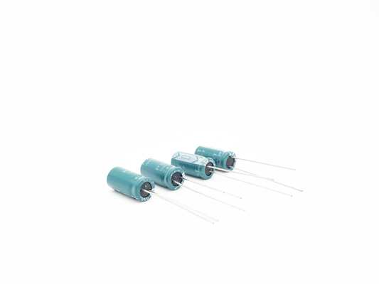Vert en aluminium du condensateur électrolytique 8x12mm de PST 10UF 200V