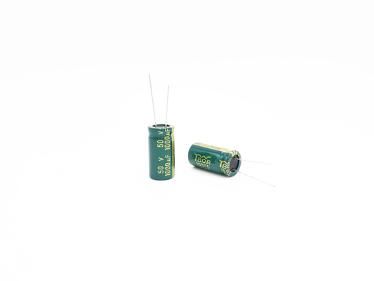 Lumière en aluminium élevée du condensateur électrolytique 1000UF 50V RoHS LED de Voltag
