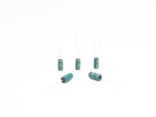 Cylindre 4.7UF 250V Al Electrolytic Capacitor 8x9MM ISO9001