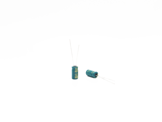 Cylindre 4.7UF 250V Al Electrolytic Capacitor 8x9MM ISO9001