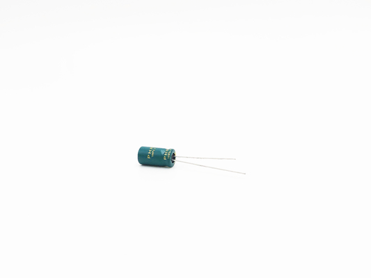 Cylindre 4.7UF 250V Al Electrolytic Capacitor 8x9MM ISO9001