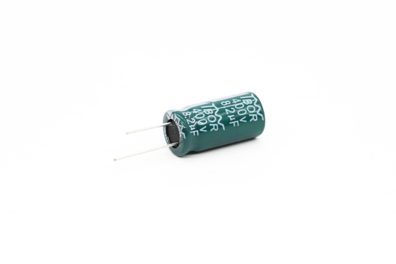 La TW BOR 13x20mm 8,2 condensateur d'uF 400v 8000 heures chargent la vie
