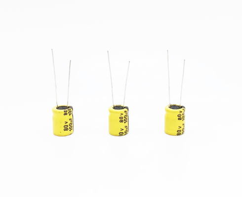 Condensateur électrolytique 100UF80V 10x13mm de lumière de l'avance radiale LED