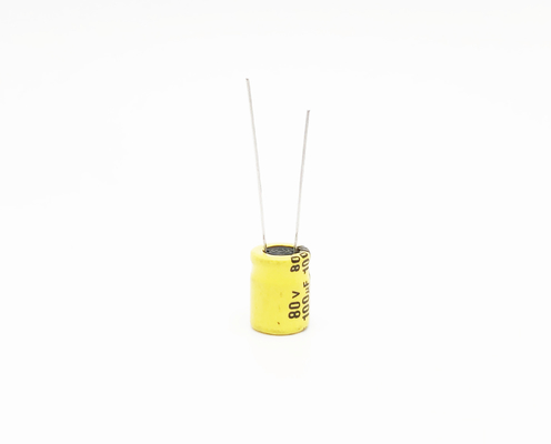 Condensateur électrolytique 100UF80V 10x13mm de lumière de l'avance radiale LED