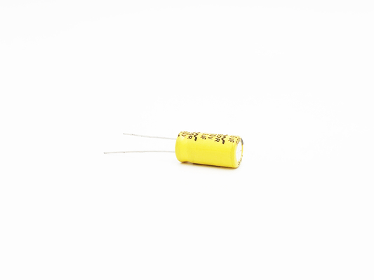 condensateur à hautes températures 6.8uF400V de 10x13mm pour la lumière de LED