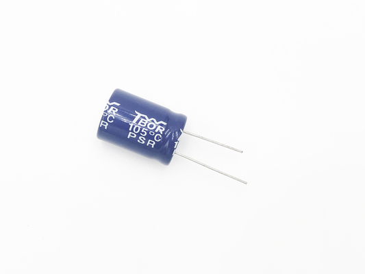 Les 4700 uF électrolytiques radiaux le condensateur 18x40mm de 25 volts 2000 heures chargent